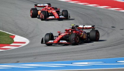 开云平台-红牛二队鏖战迈凯伦，塞恩斯刷新纪录