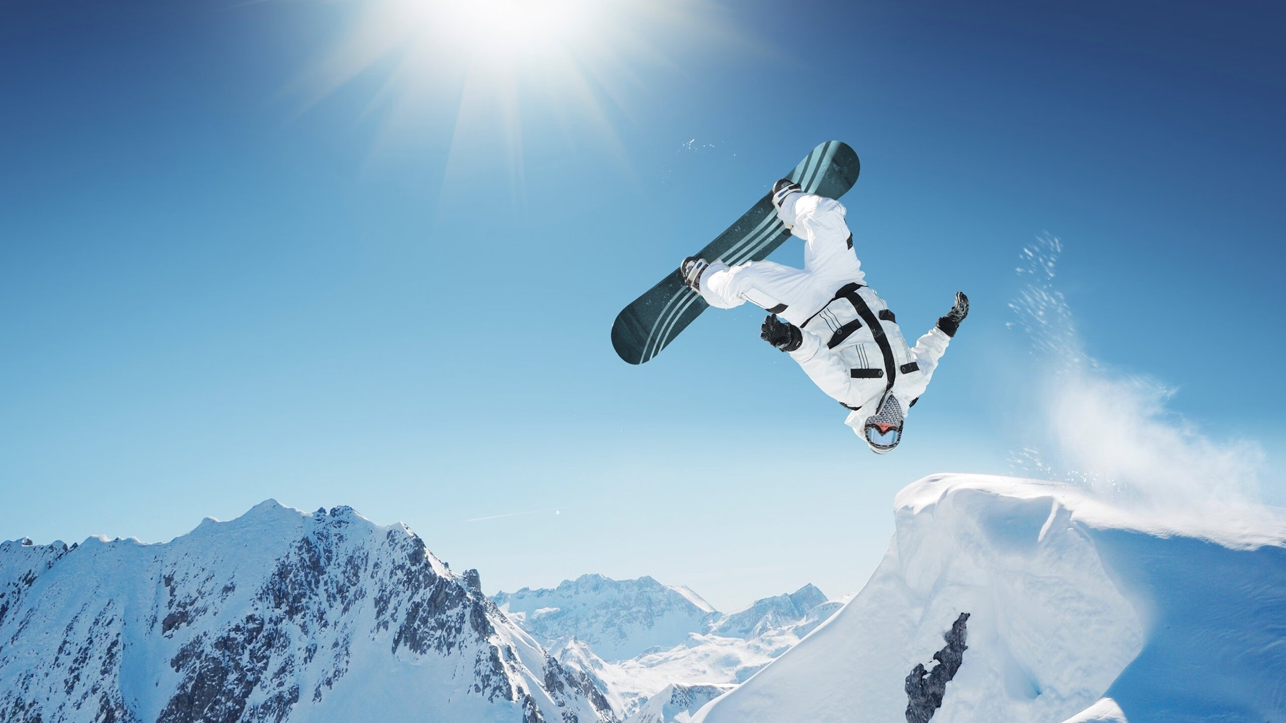 F1新赛季揭幕战之夜,马克西,赛道上的异乡人与时代焦点